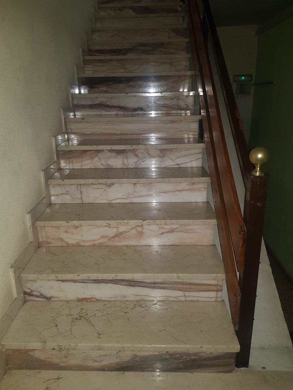 Escalera de comunidad limpia